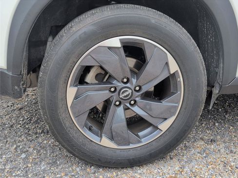 Used 2025 Nissan Rogue SV FWD image 11