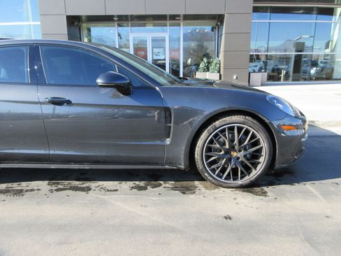 Used 2018 Porsche Panamera 4 image 12