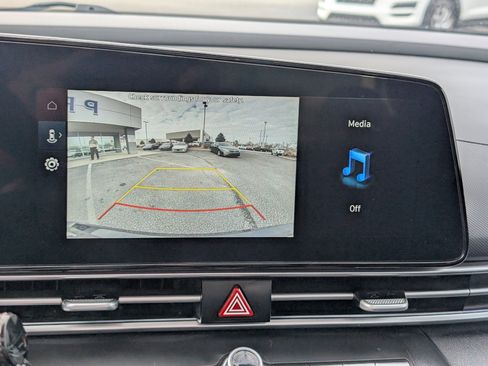 Used 2025 Hyundai Elantra SEL image 25