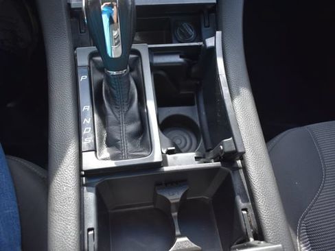 Used 2017 Ford Taurus SEL FWD image 26