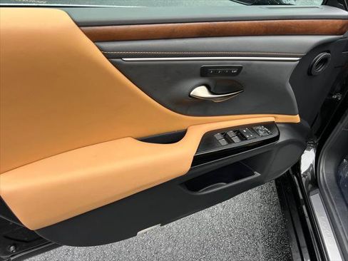 Certified 2025 Lexus ES 350 w/ Premium Package FWD image 10