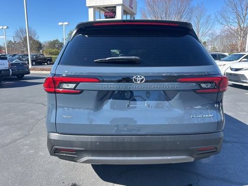 Used 2024 Toyota Grand Highlander Platinum image 6