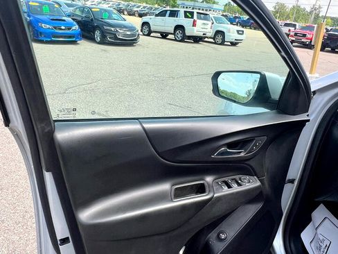 Used 2020 Chevrolet Equinox LT w/ Driver Convenience Package image 10