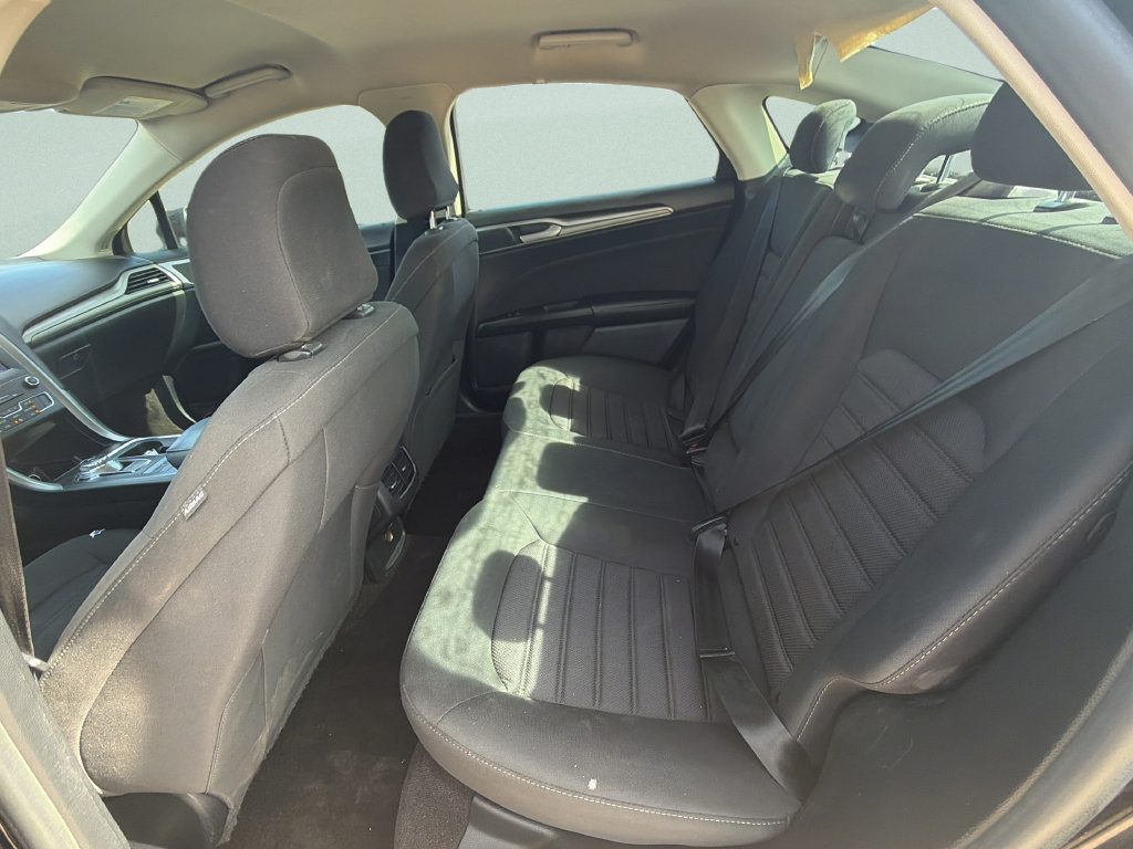 Used 2020 Ford Fusion SE FWD image 11