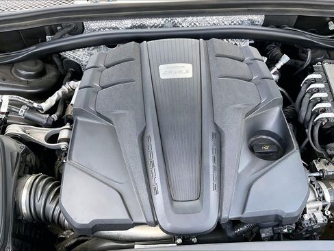 Used 2023 Porsche Macan S AWD/4WD image 31