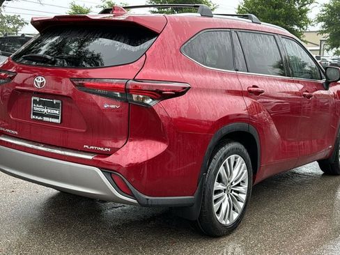 New 2026 Toyota Highlander Platinum AWD/4WD image 9
