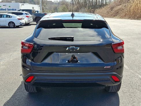 Used 2025 Chevrolet Trax RS w/ Driver Confidence Package image 5