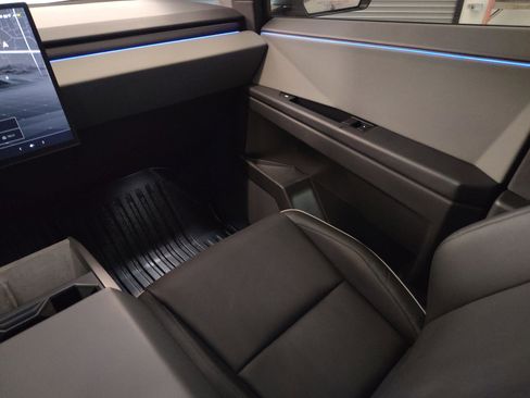 Used 2024 Tesla Cybertruck AWD Crew Cab image 27