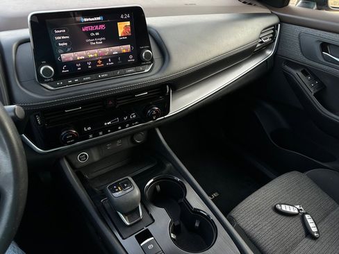 Used 2022 Nissan Rogue SV image 18