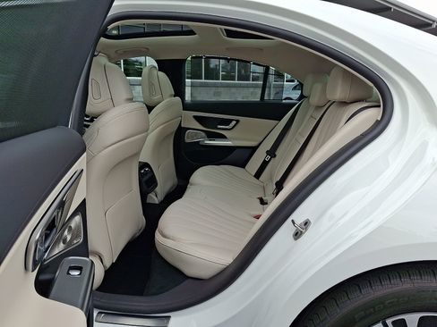 Used 2025 Mercedes-Benz E 450 4MATIC Sedan image 10