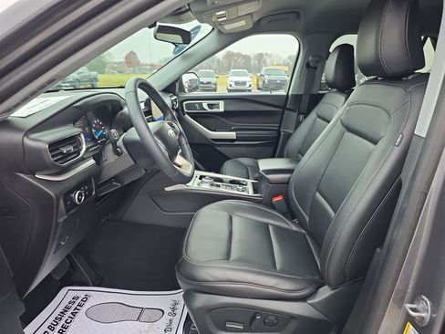 Used 2023 Ford Explorer XLT w/ Equipment Group 202A image 21