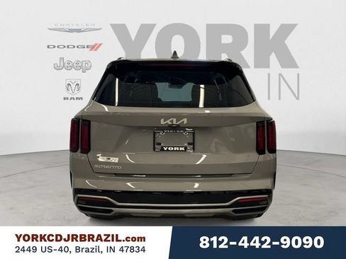 Used 2023 Kia Sorento EX FWD image 4