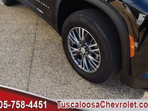 Used 2025 Chevrolet Traverse LT w/ Driver Confidence Package image 14