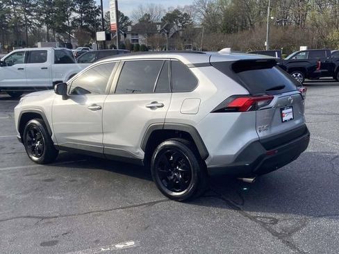 Used 2021 Toyota RAV4 LE image 5