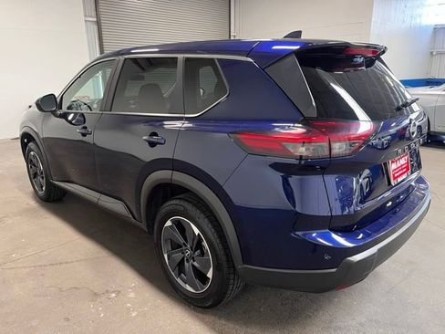 Used 2025 Nissan Rogue SV FWD image 5