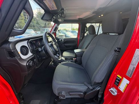 Used 2025 Jeep Wrangler Unlimited Sport AWD/4WD image 25