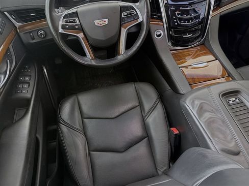 Used 2018 Cadillac Escalade Luxury AWD/4WD image 28