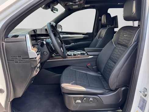 Used 2025 Cadillac Escalade Sport Platinum w/ LPO, Floor Liner Package AWD/4WD image 10