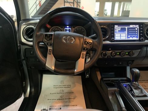 Used 2022 Toyota Tacoma SR5 w/ SR5 Appearance Package (SM) AWD/4WD image 17