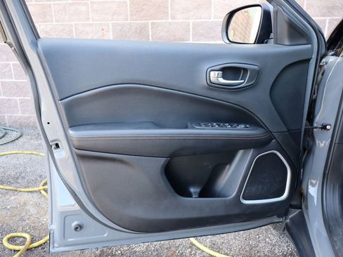 Used 2019 Jeep Compass Limited AWD/4WD image 9