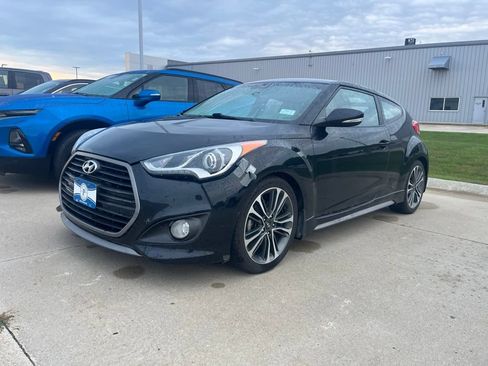 Used 2016 Hyundai Veloster Turbo FWD image 2