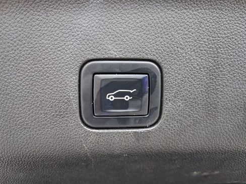 Used 2022 Chevrolet Suburban RST w/ Sport Performance Package AWD/4WD image 15