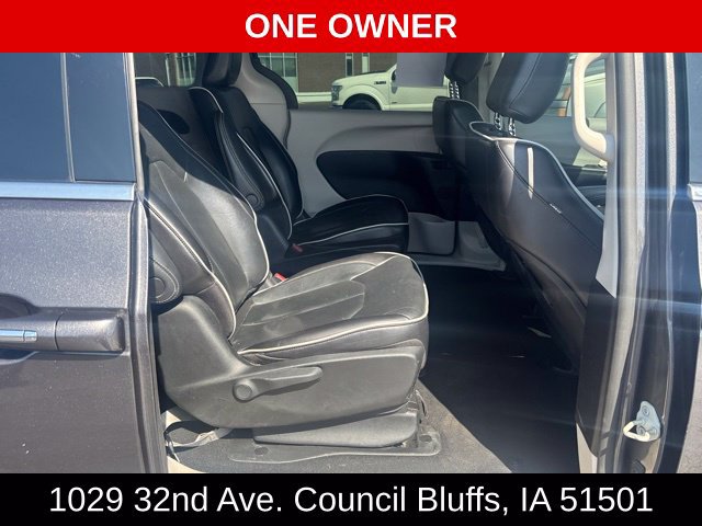 Used 2023 Chrysler Pacifica Limited FWD image 10