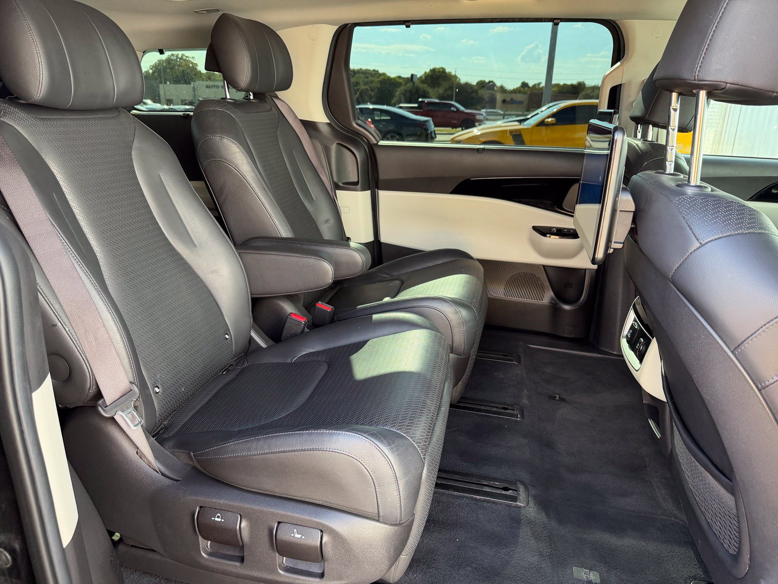 Used 2022 Kia Carnival SX Prestige FWD image 27