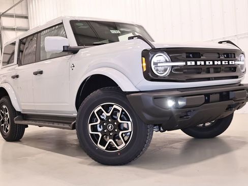 New 2026 Ford Bronco Outer Banks AWD/4WD image 32