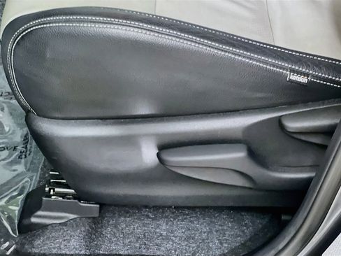 Used 2018 Toyota RAV4 XLE FWD image 16