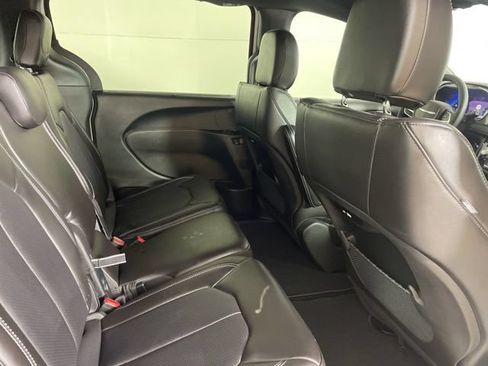 New 2026 Chrysler Pacifica Select FWD image 17