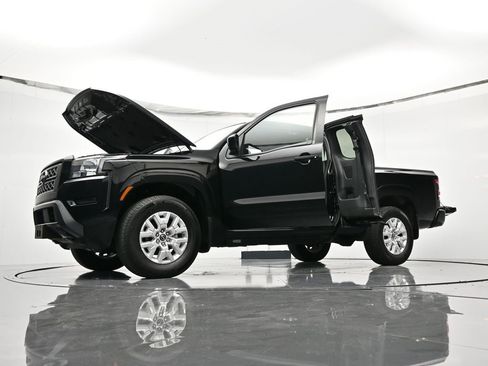 Used 2022 Nissan Frontier SV w/ Technology Package image 48