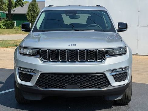 Used 2023 Jeep Grand Cherokee Limited AWD/4WD image 48