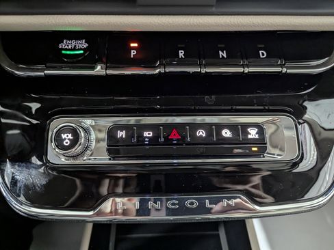 Used 2026 Lincoln Corsair Premiere image 19