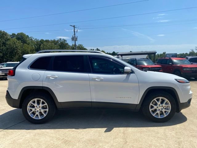 Used 2015 Jeep Cherokee Latitude w/ Trailer Tow Group AWD/4WD image 2