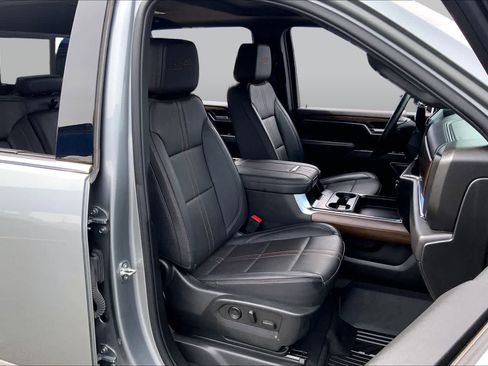 Used 2024 Chevrolet Silverado 3500 High Country w/ High Country Premium Package AWD/4WD image 9