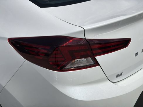 Used 2020 Hyundai Elantra SE w/ Cargo Package (C1) FWD image 7