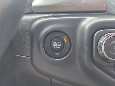 Used 2019 Jeep Wrangler Unlimited Sahara AWD/4WD image 28