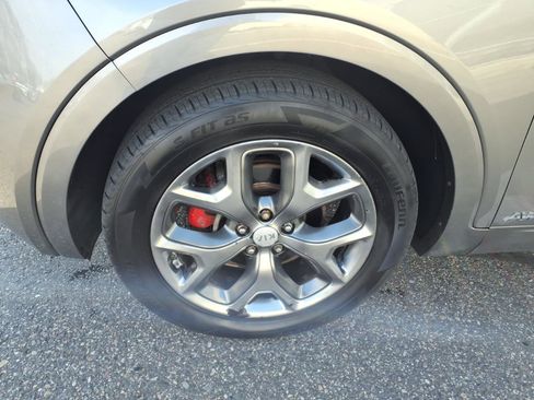 Used 2016 Kia Sorento SX image 9