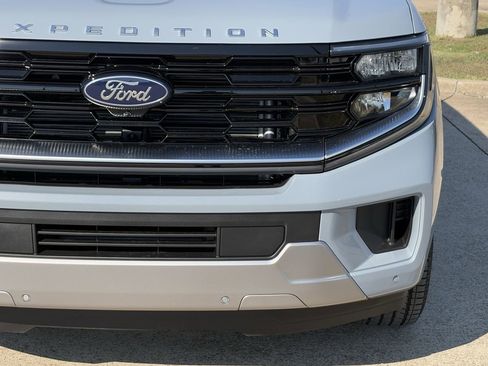 New 2025 Ford Expedition Platinum w/ Driver's Package image 39