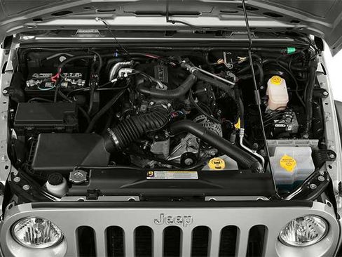 Used 2013 Jeep Wrangler Unlimited Sahara w/ Connectivity Group AWD/4WD image 8