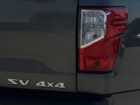 Used 2017 Nissan Titan SV AWD/4WD image 13