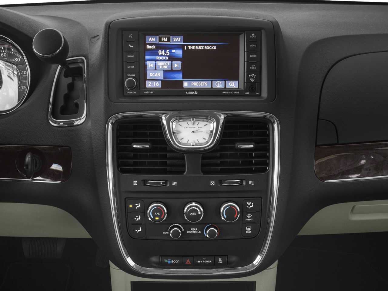Used 2016 Chrysler Town & Country Touring FWD image 7