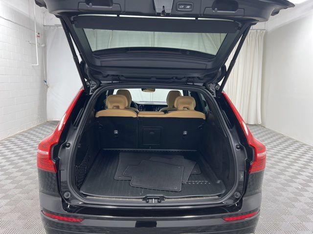 Used 2023 Volvo XC60 B5 Ultimate w/ Climate Package AWD/4WD image 8