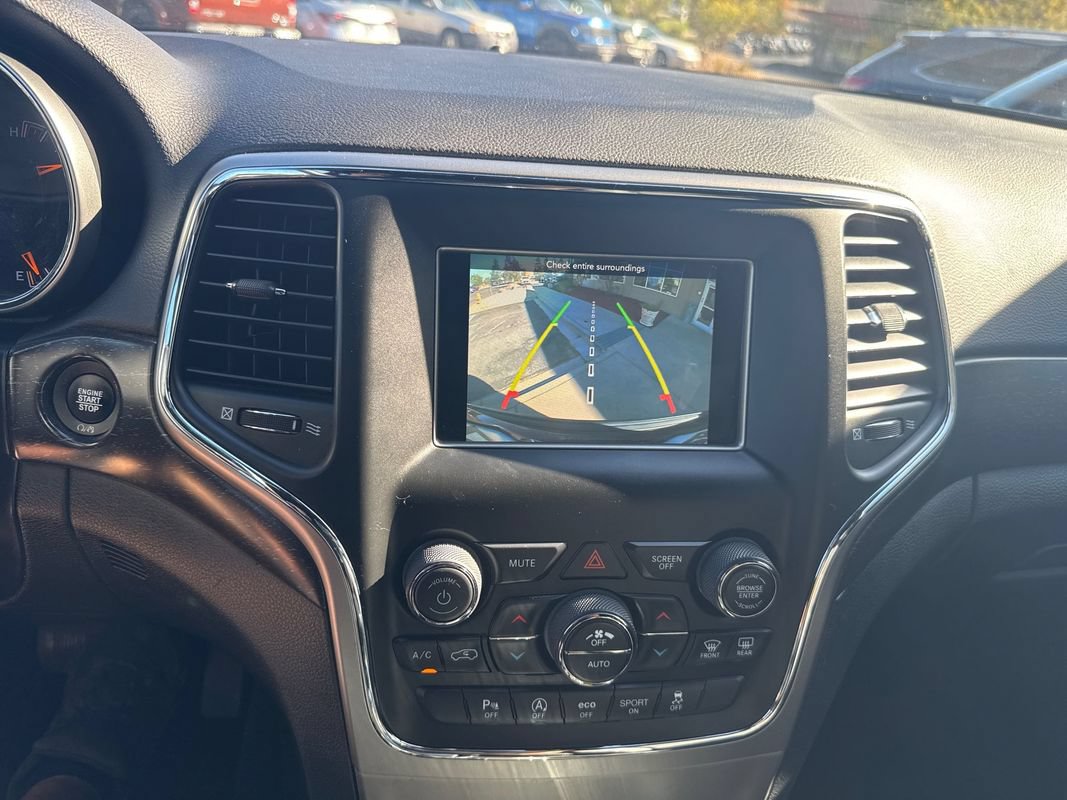 Used 2018 Jeep Grand Cherokee Laredo AWD/4WD image 34