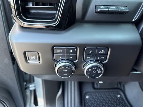 Used 2023 GMC Sierra 1500 AT4 w/ AT4 Premium Package AWD/4WD image 26