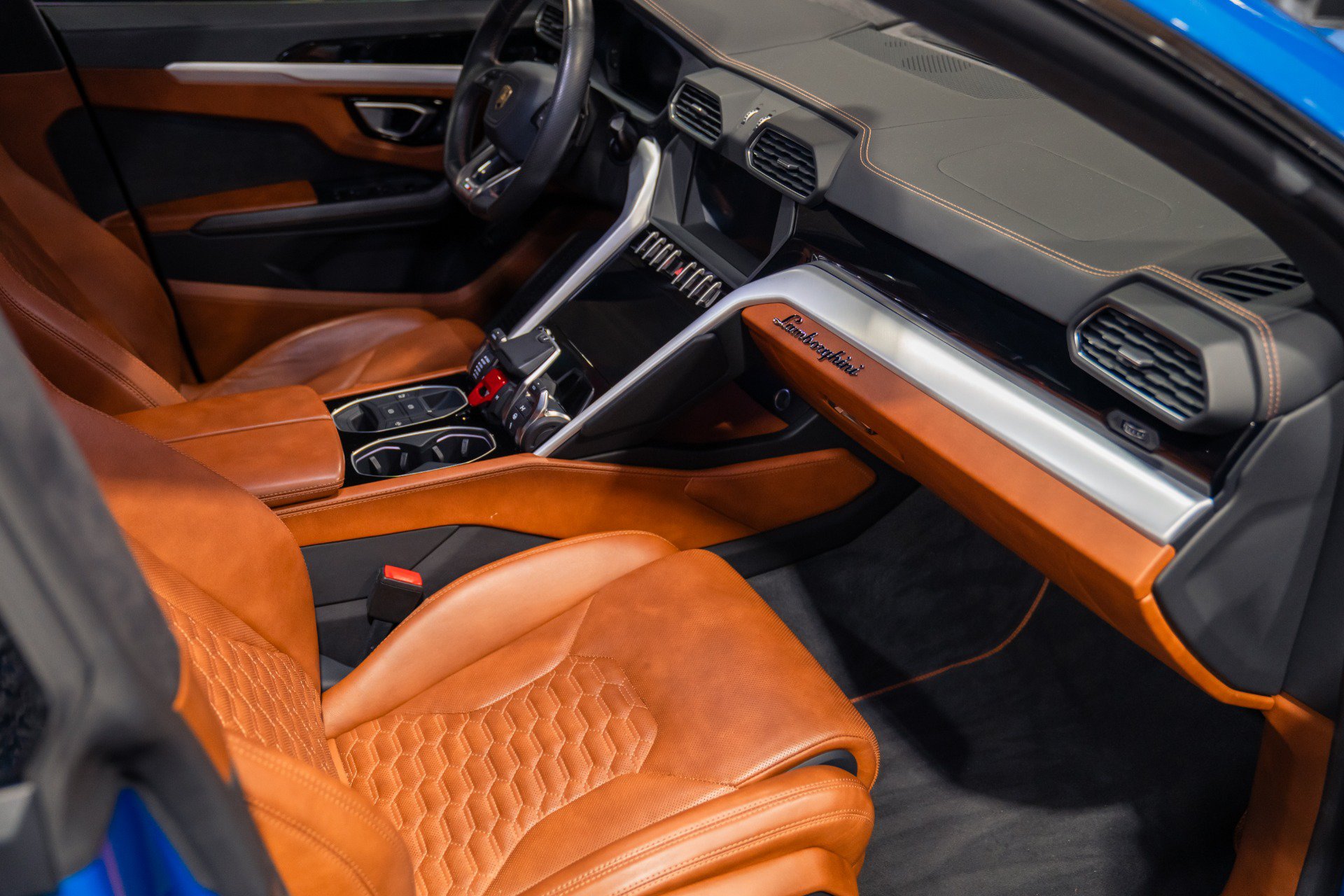 Used 2019 Lamborghini Urus AWD/4WD image 25