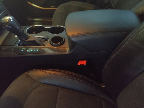 Used 2018 Ford Explorer XLT w/ Equipment Group 202A FWD image 26