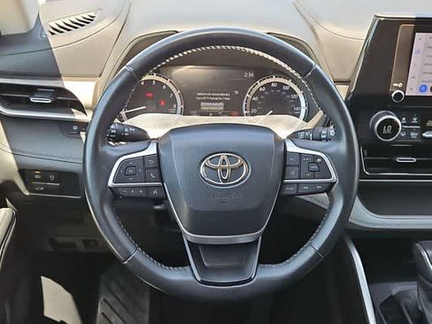 Used 2024 Toyota Highlander LE AWD/4WD image 21