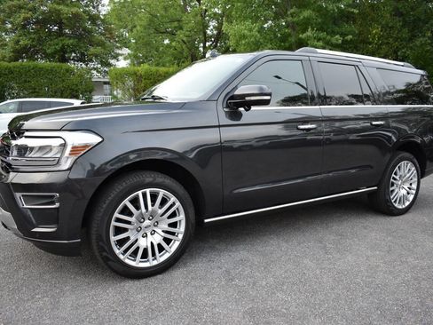 Used 2024 Ford Expedition Max Limited AWD/4WD image 2